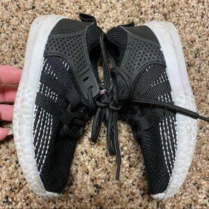 Black sneakers size kids 7